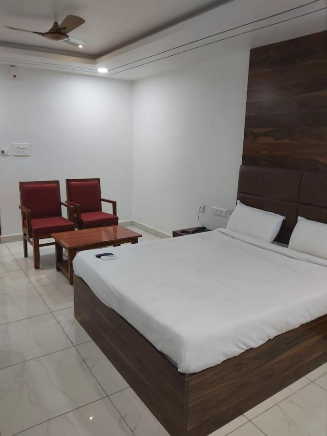 Hotel Sahasra Dla วารังกัล ภายนอก รูปภาพ