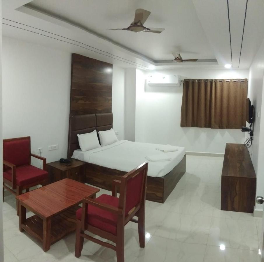 Hotel Sahasra Dla วารังกัล ภายนอก รูปภาพ